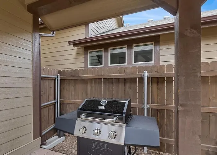 Holiday home 3br Cozy Retreat W Fireplace & Bbq *